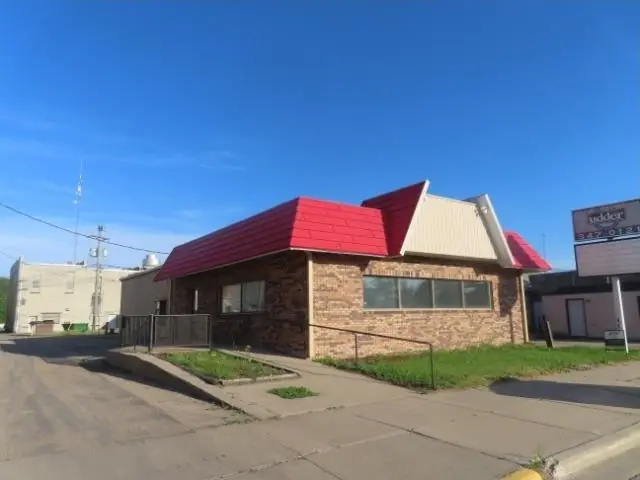 A quick-service restaurant building, a commercial building inspected by Nordic Inspections in Casselton, ND.